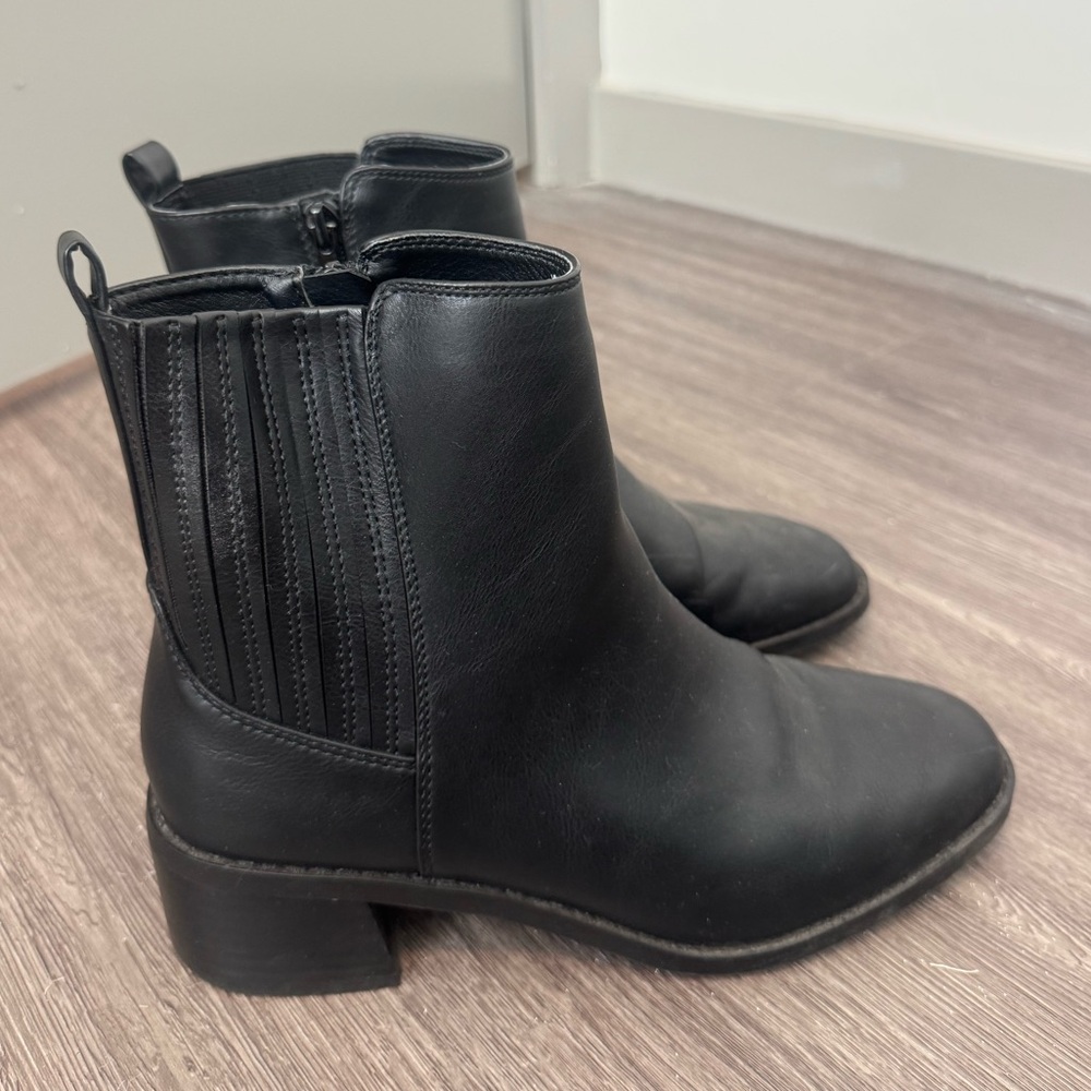 Dolce Vita Women’s Black Ankle Booties